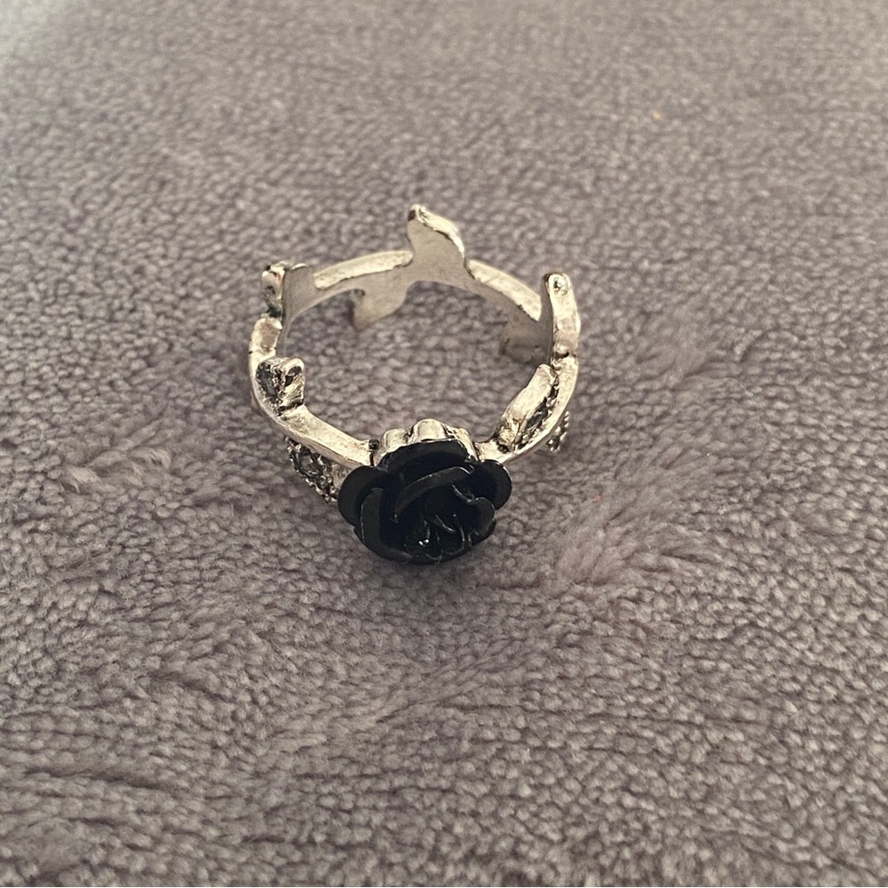 Black Rose Silver Ring - Women's Fashion Jewelry 7.5